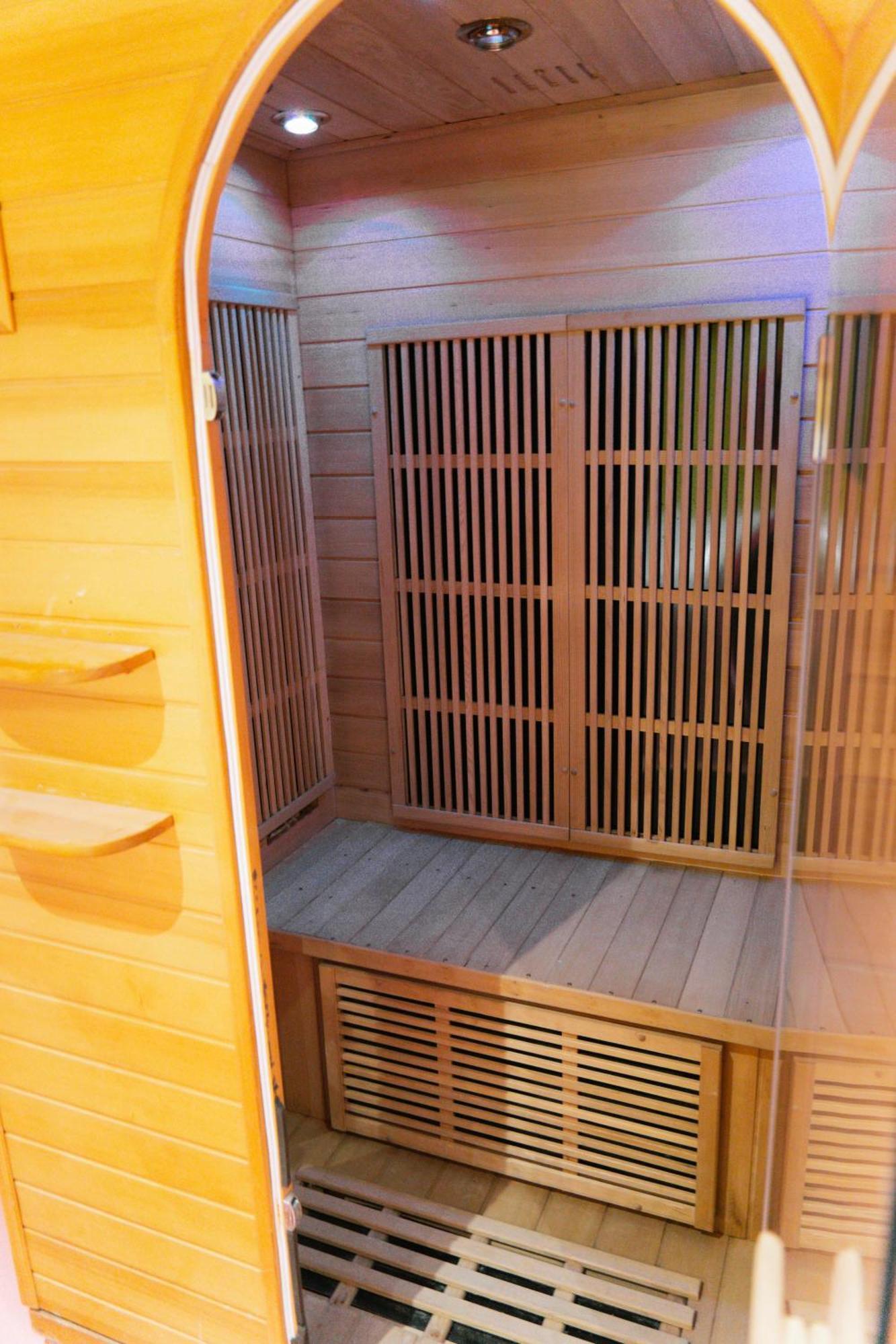 Capsule Girl Power Spa - Balneo - Sauna - Karaoke - Billard - 2 Chambres Charleroi Exterior foto