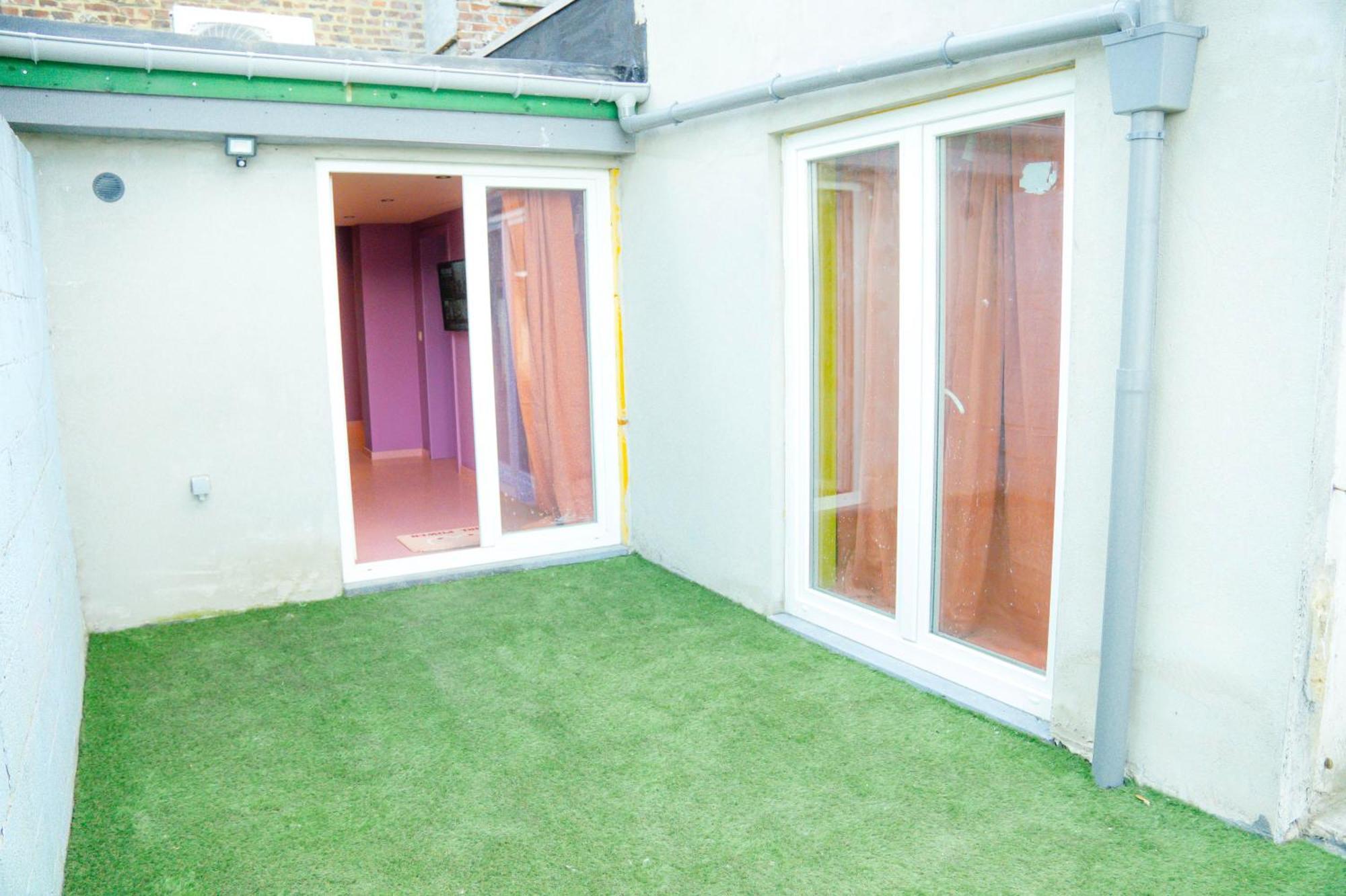 Capsule Girl Power Spa - Balneo - Sauna - Karaoke - Billard - 2 Chambres Charleroi Exterior foto
