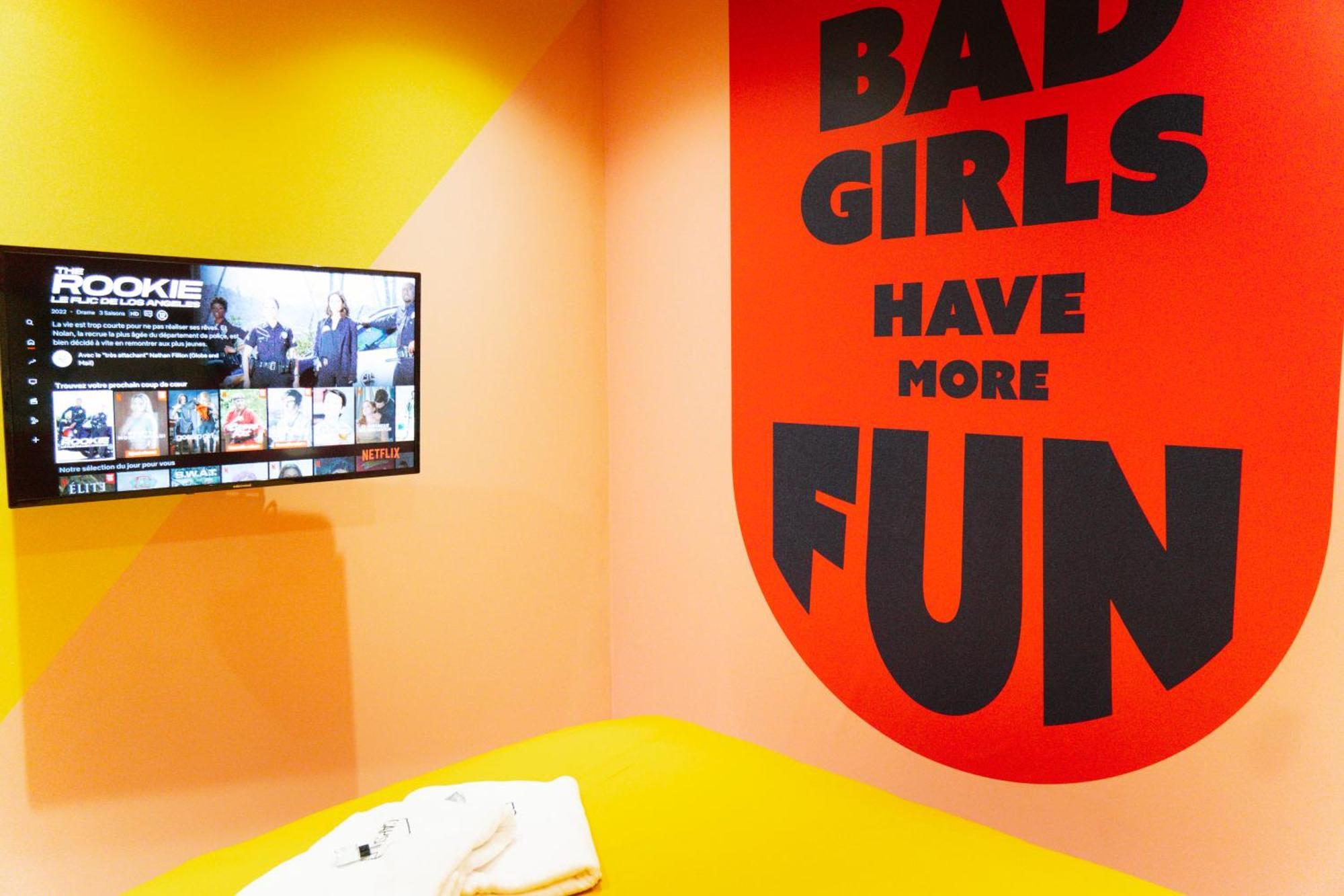 Capsule Girl Power Spa - Balneo - Sauna - Karaoke - Billard - 2 Chambres Charleroi Exterior foto