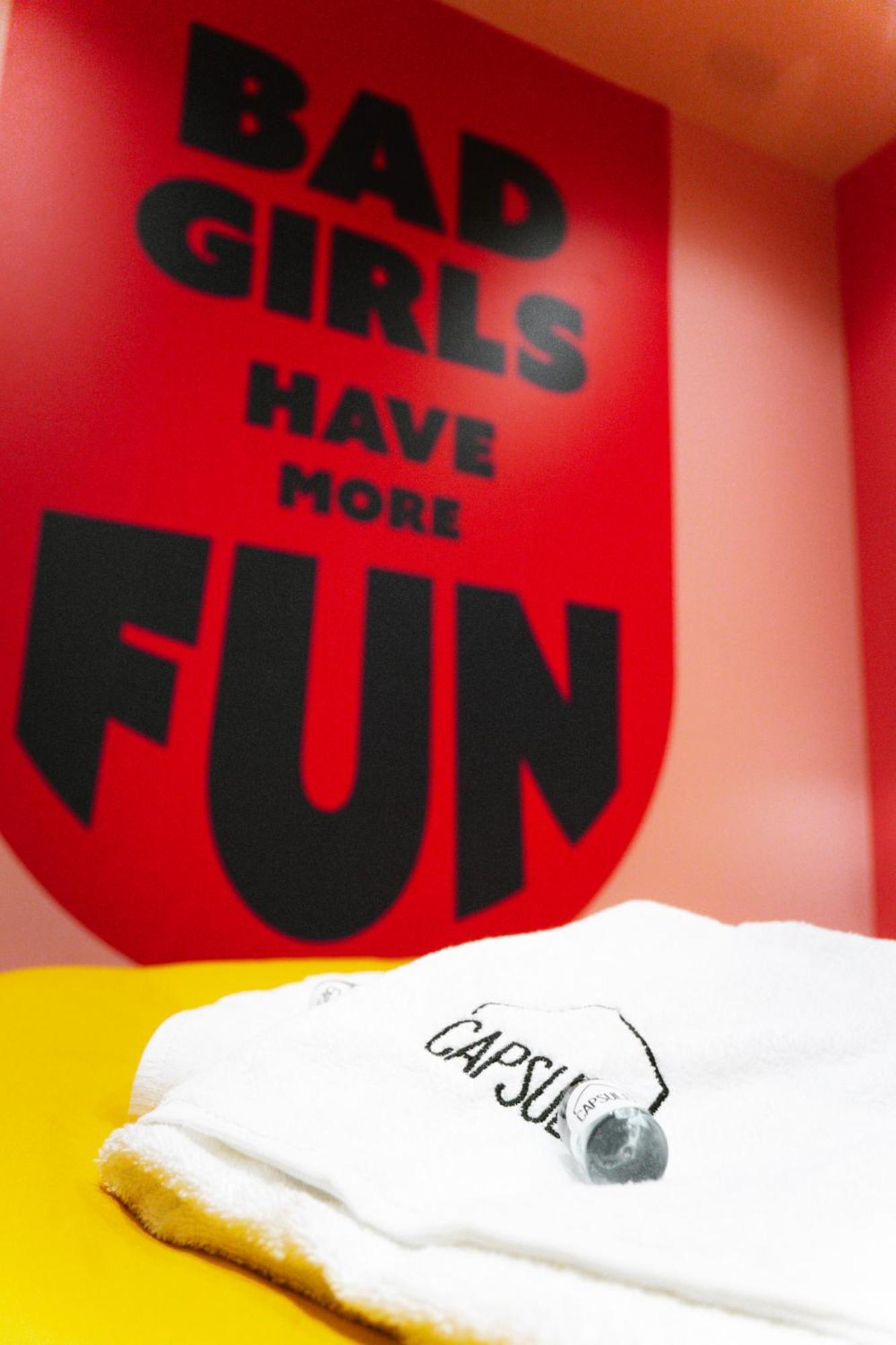 Capsule Girl Power Spa - Balneo - Sauna - Karaoke - Billard - 2 Chambres Charleroi Exterior foto