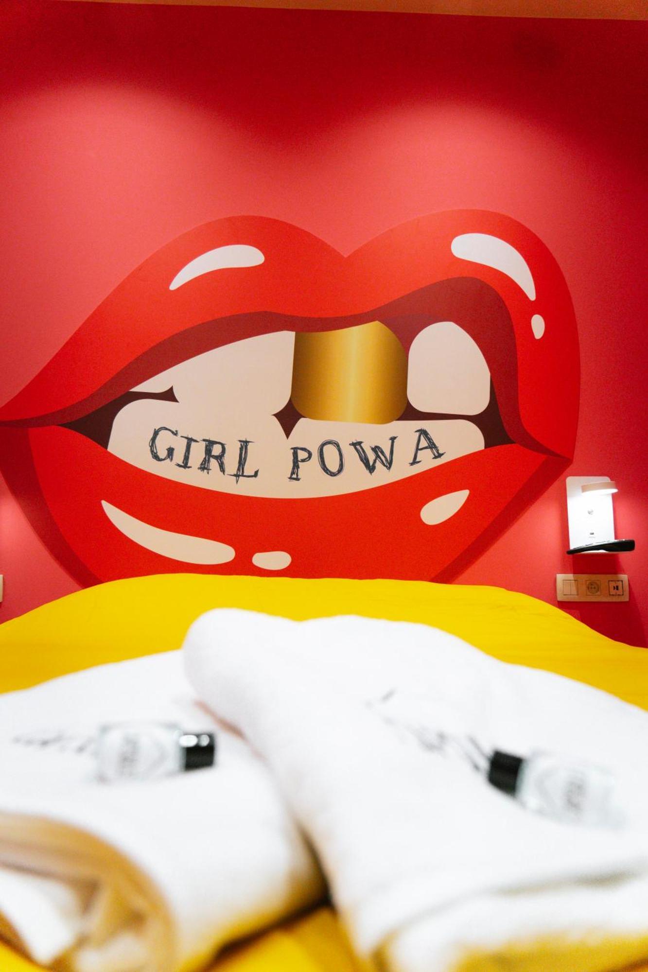 Capsule Girl Power Spa - Balneo - Sauna - Karaoke - Billard - 2 Chambres Charleroi Exterior foto