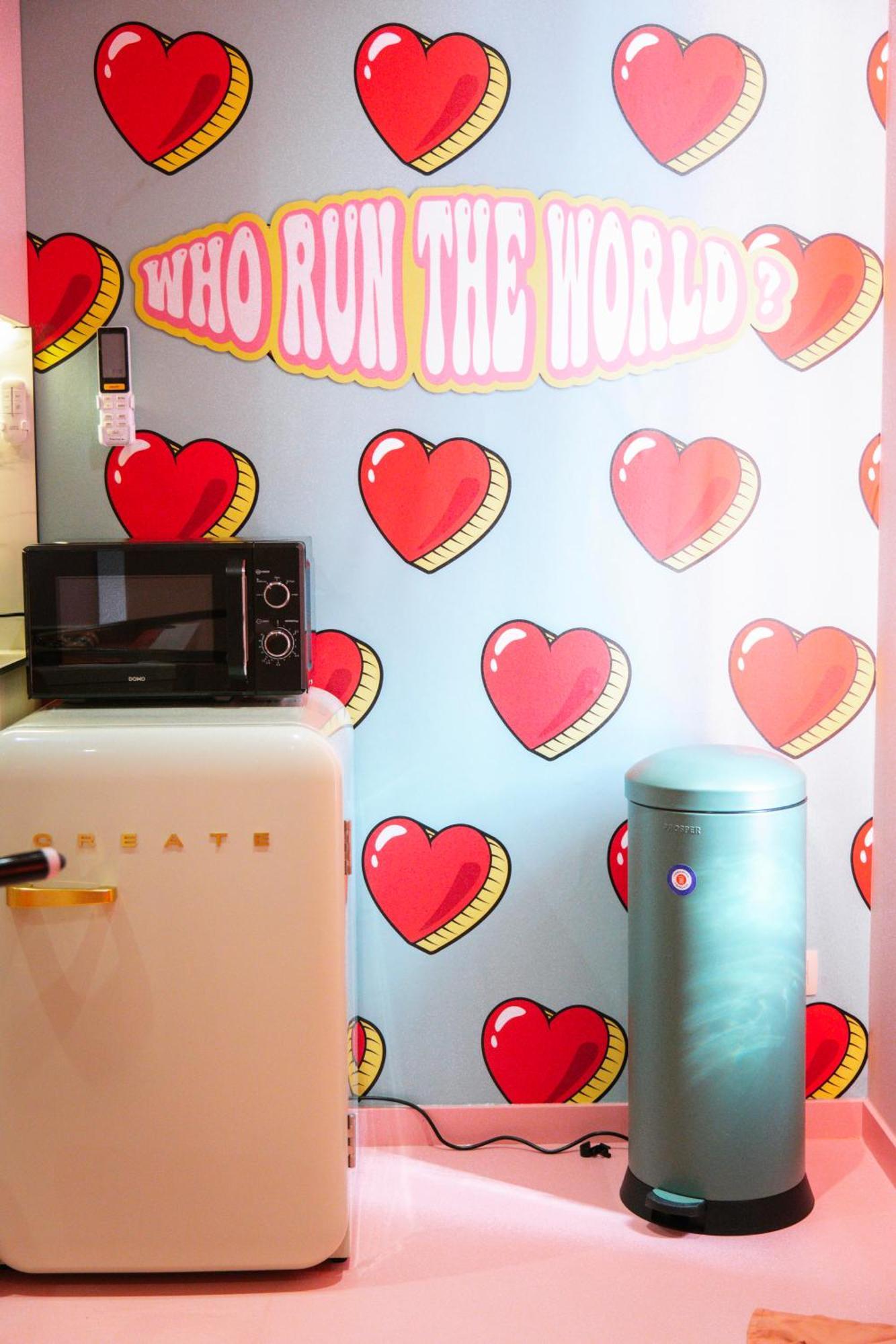 Capsule Girl Power Spa - Balneo - Sauna - Karaoke - Billard - 2 Chambres Charleroi Exterior foto